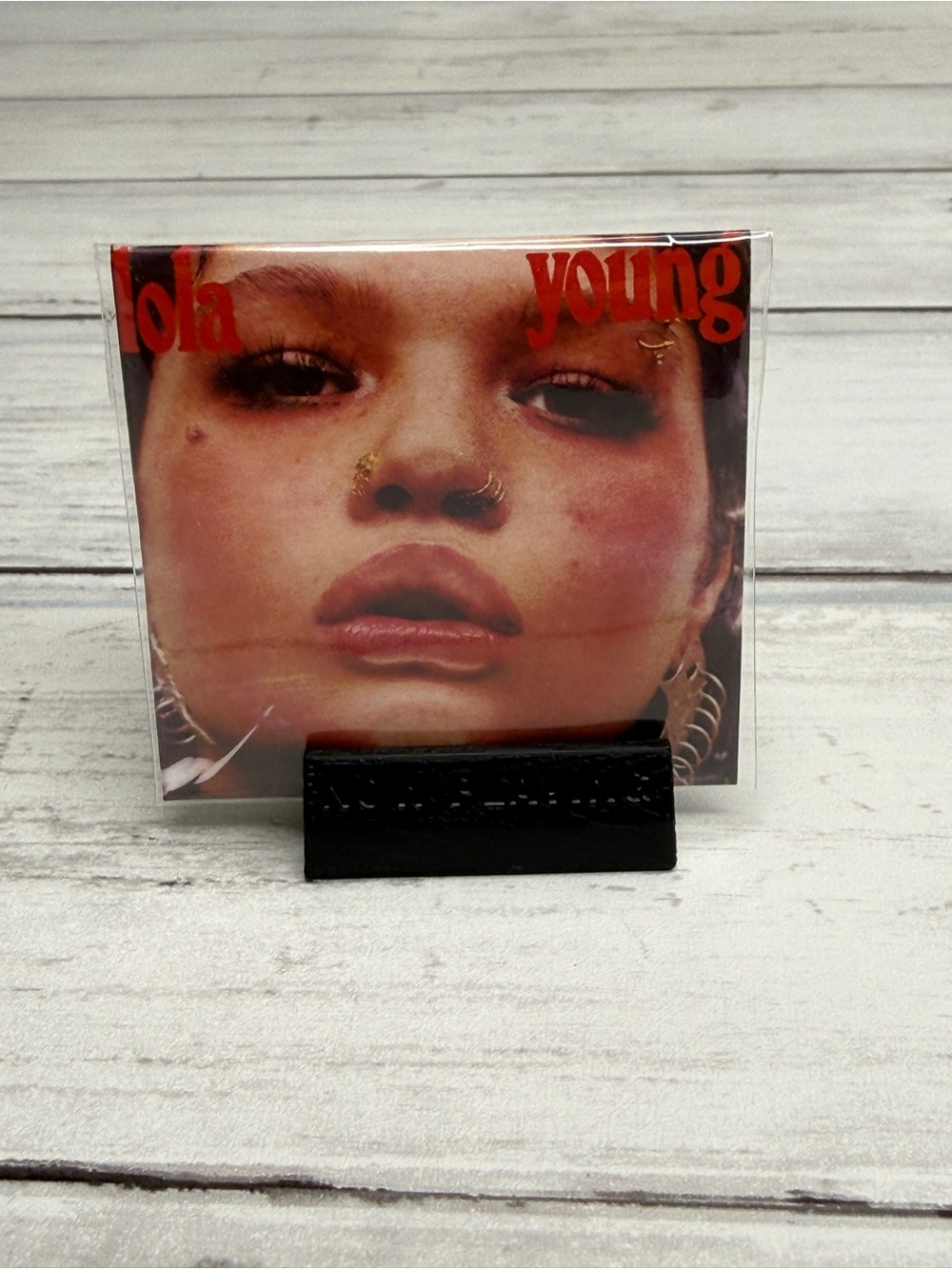 Mini brands Messy by Lola Young vinyl with stand